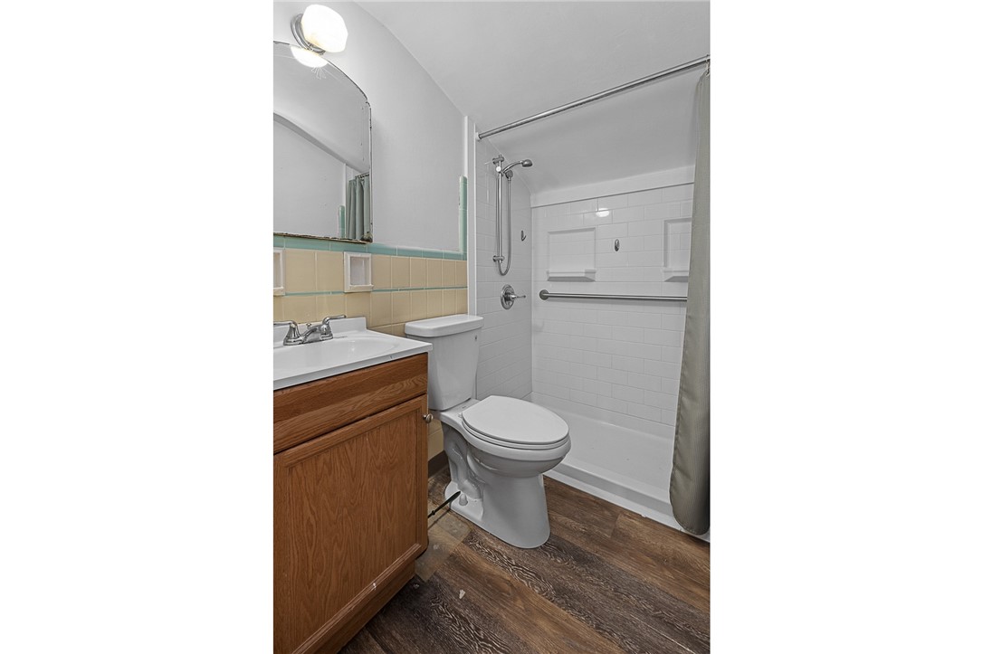 4596 Echo Glen Dr Dr, Whitehall, Pennsylvania image 17