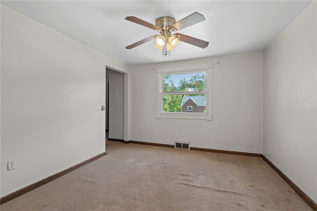 4596 Echo Glen Dr Dr, Whitehall, Pennsylvania image 6