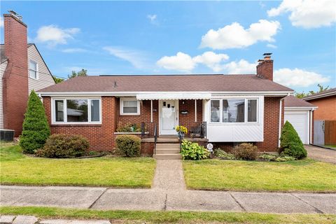 Photo of 330 Margaret St, Jeannette, PA 15644 (MLS # 1725988)