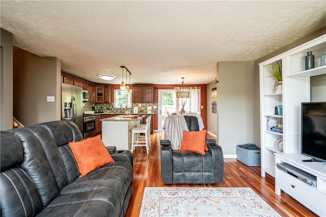 Hempfield Twp, Pennsylvania 15601, United States, 3 Bedrooms Bedrooms, ,3 BathroomsBathrooms,Residential,Pending,161466