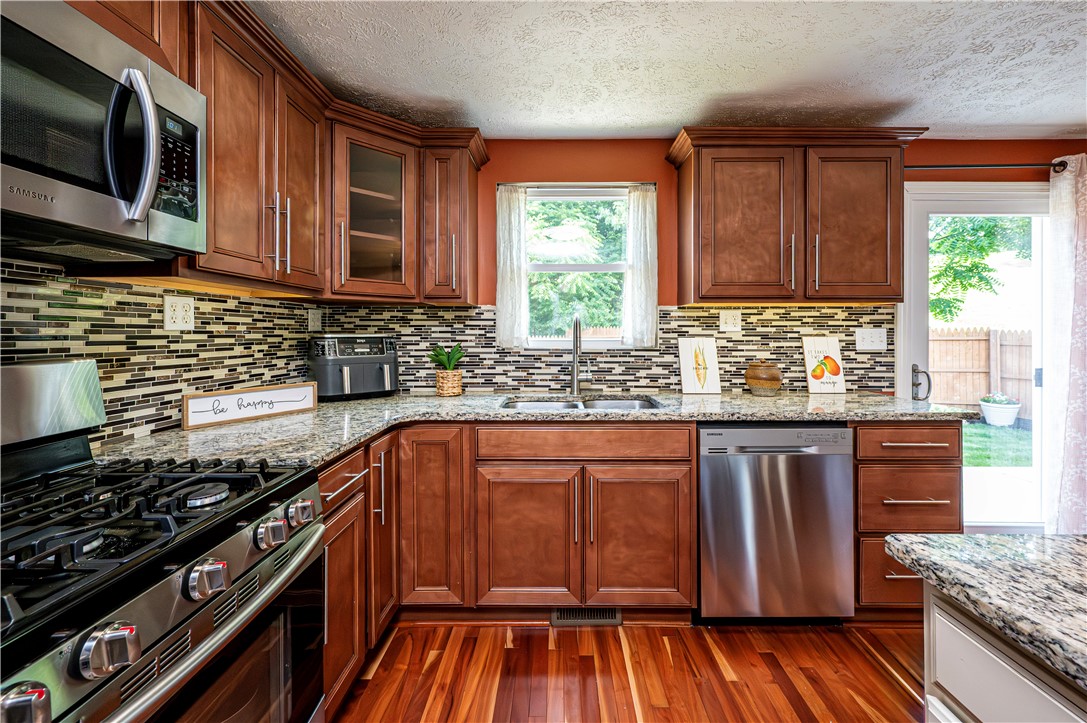 Hempfield Twp, Pennsylvania 15601, United States, 3 Bedrooms Bedrooms, ,3 BathroomsBathrooms,Residential,Pending,161466