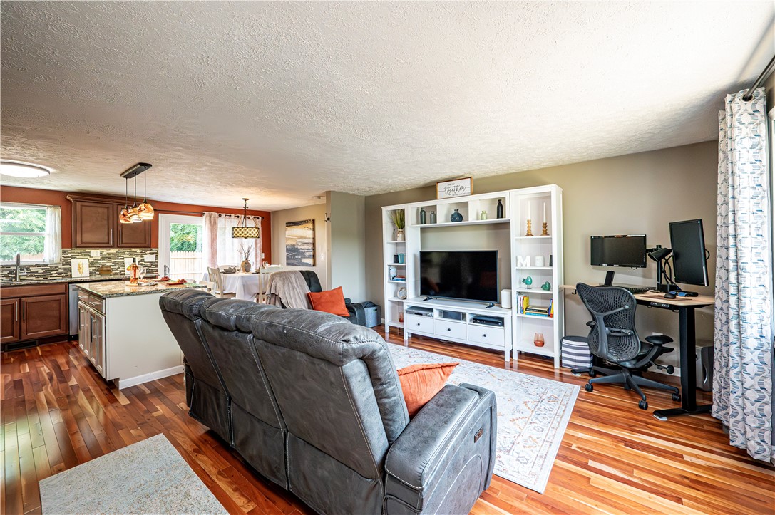 Hempfield Twp, Pennsylvania 15601, United States, 3 Bedrooms Bedrooms, ,3 BathroomsBathrooms,Residential,Pending,161466