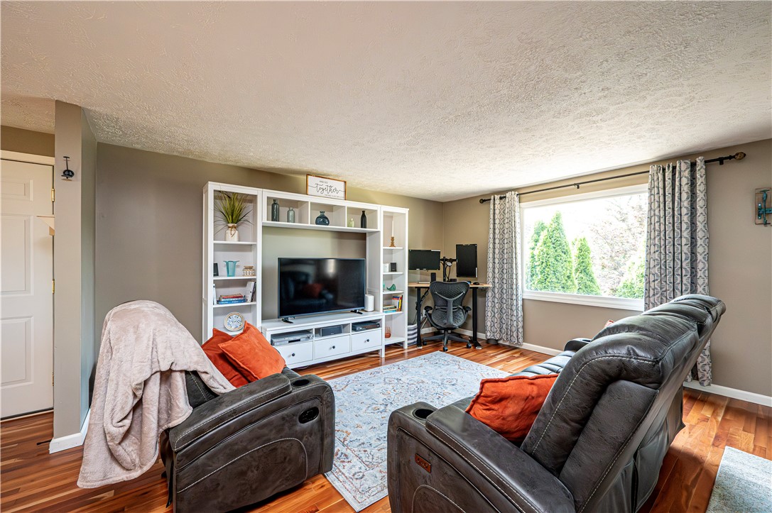 Hempfield Twp, Pennsylvania 15601, United States, 3 Bedrooms Bedrooms, ,3 BathroomsBathrooms,Residential,Pending,161466