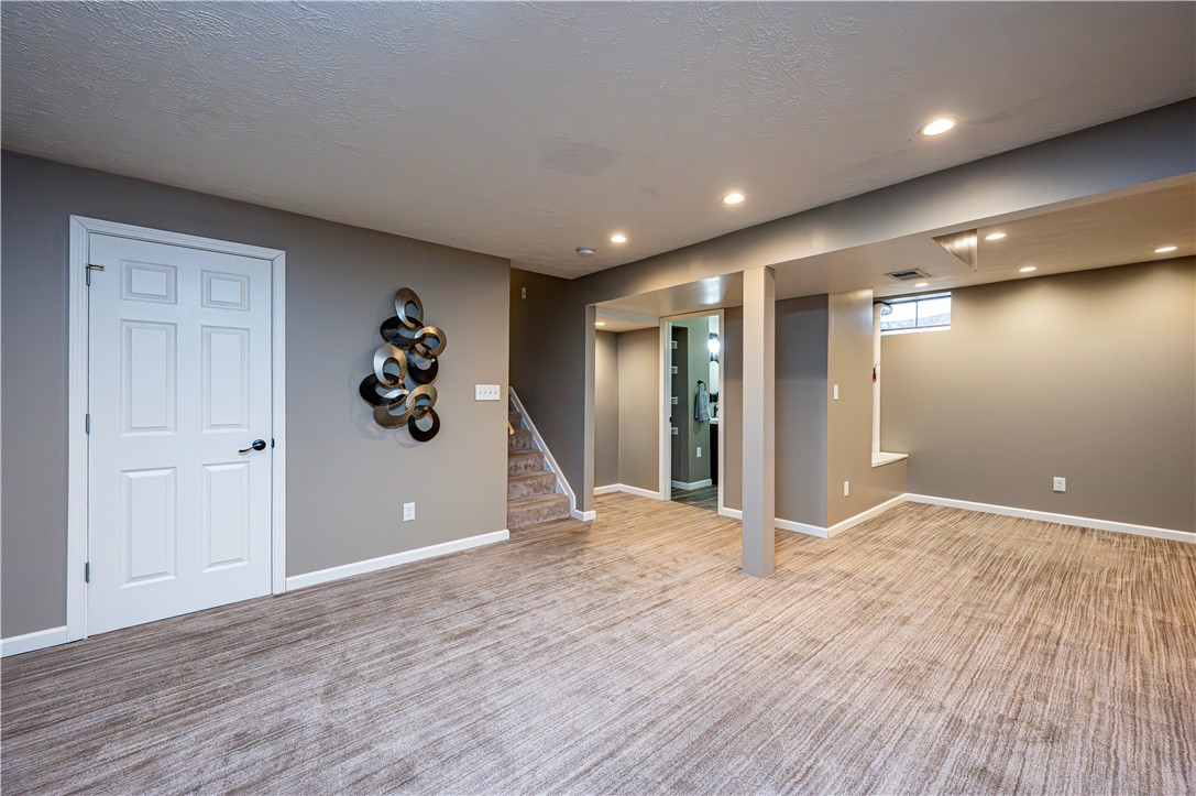 Hempfield Twp, Pennsylvania 15601, United States, 3 Bedrooms Bedrooms, ,3 BathroomsBathrooms,Residential,Pending,161466