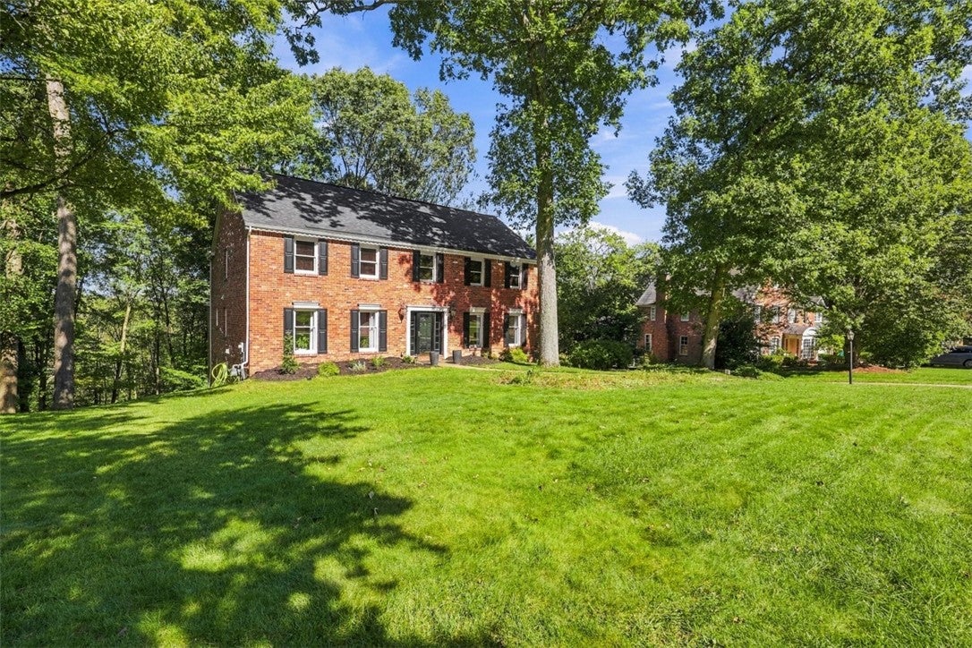 2525 Lindenwood Dr