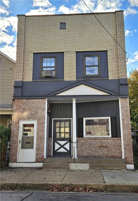 Photo of 1421 5th Ave, New Kensington, PA 15068 (MLS # 1729333)