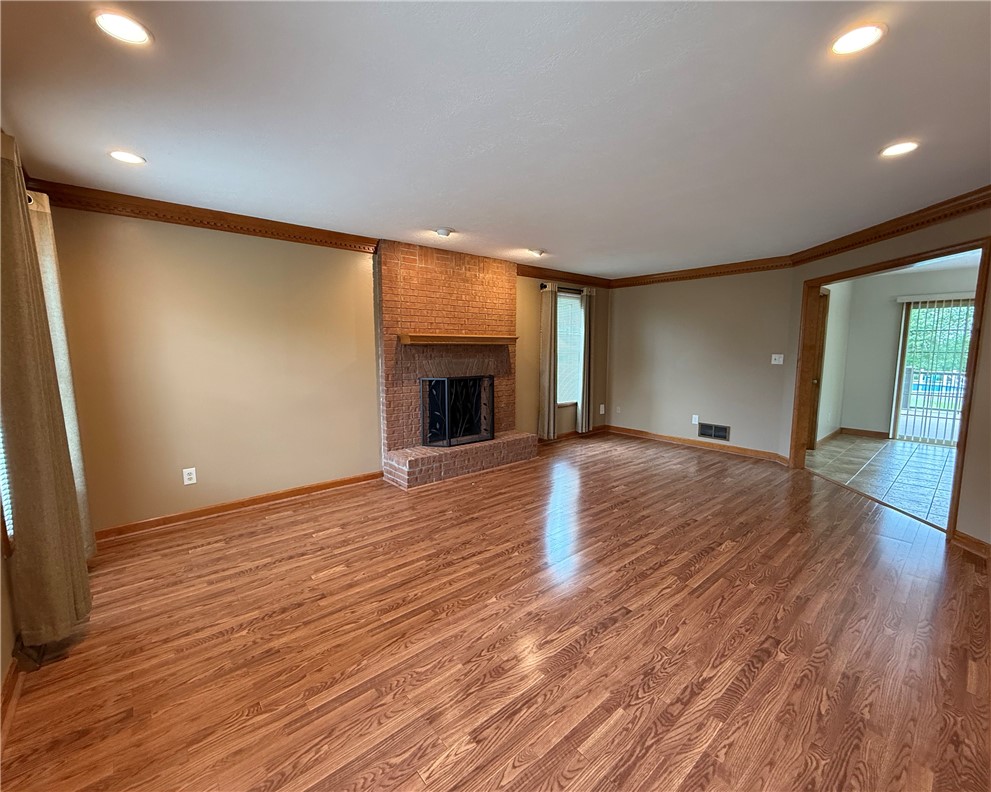 211 Warren Rd