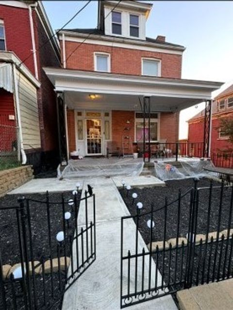 Photo of 5446 Rosetta St, Pittsburgh, PA 15206 (MLS # 1732193)
