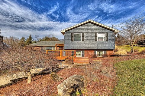 Photo of 4431 Gateway Dr, Monroeville, PA 15146 (MLS # 1736385)