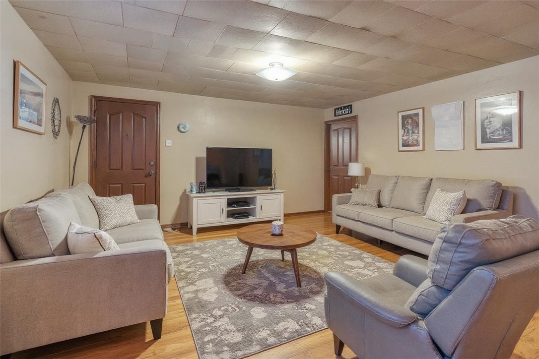 McCandless, Pennsylvania 15090, United States, 3 Bedrooms Bedrooms, ,2 BathroomsBathrooms,Residential,Active,109893