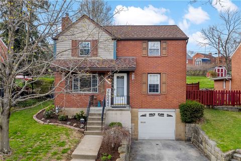 Photo of 5318 Spring Valley Dr, Pittsburgh, PA 15236 (MLS # 1746145)