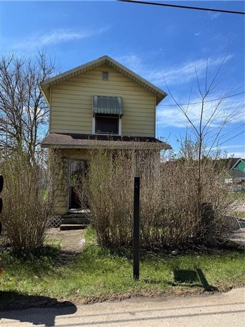 Homes For Sale - 1310 Pennsylvania Ave Ave<br/> Lawrence County, New Castle, PA 16101