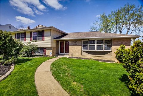 Photo of 1768 Taper Dr, Pittsburgh, PA 15241 (MLS # 1748114)