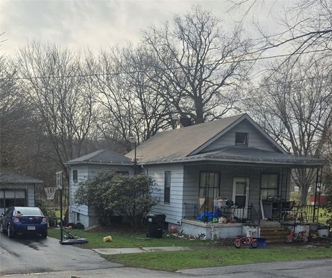 Photo of 2102 S Hermitage Rd, Hermitage, PA 16148 (MLS # 1744864)