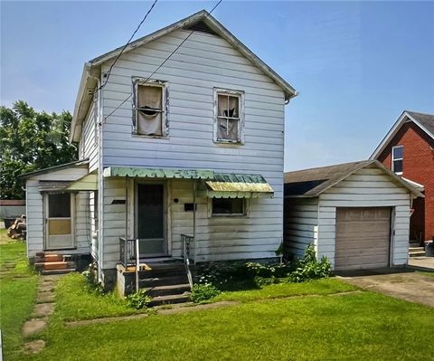 Photo of 2231 Raymond Ave, Latrobe, PA 15650 (MLS # 1738445)