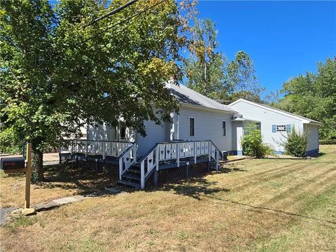 Photo of 250 N Boundary St, Butler, PA 16001 (MLS # 1744953)