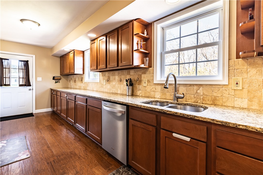 Clay Twp, Pennsylvania 16061, United States, 4 Bedrooms Bedrooms, ,4 BathroomsBathrooms,Residential,Active,222427