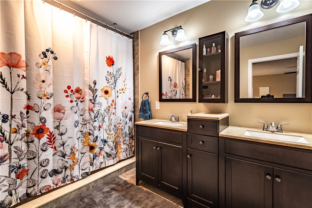 Clay Twp, Pennsylvania 16061, United States, 4 Bedrooms Bedrooms, ,4 BathroomsBathrooms,Residential,Active,222427