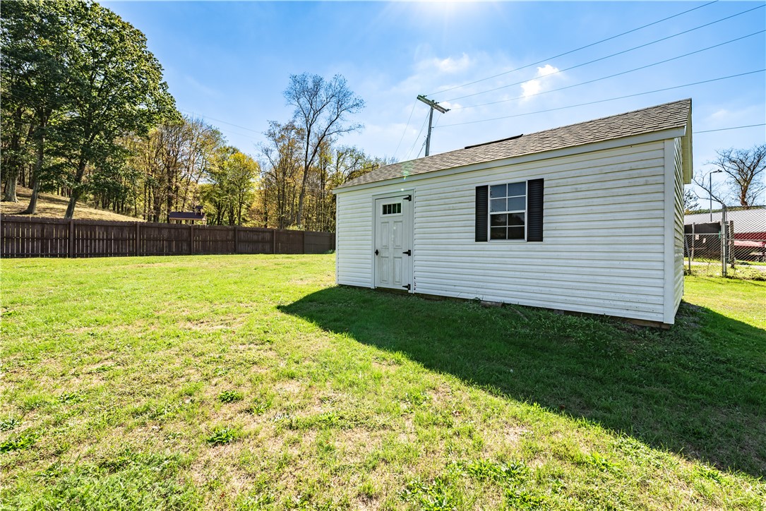 Clay Twp, Pennsylvania 16061, United States, 4 Bedrooms Bedrooms, ,4 BathroomsBathrooms,Residential,Active,222427