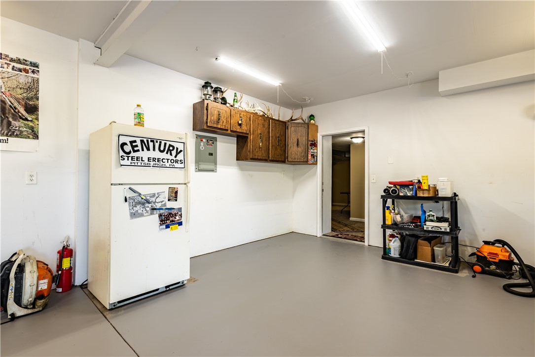 Clay Twp, Pennsylvania 16061, United States, 4 Bedrooms Bedrooms, ,4 BathroomsBathrooms,Residential,Active,222427