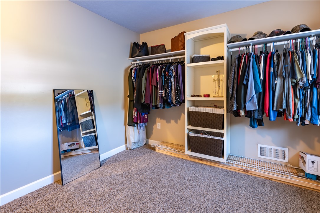 Clay Twp, Pennsylvania 16061, United States, 4 Bedrooms Bedrooms, ,4 BathroomsBathrooms,Residential,Active,222427