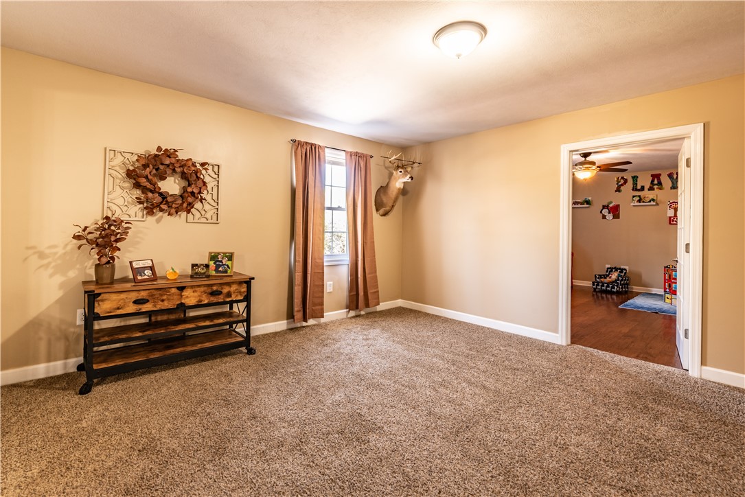 Clay Twp, Pennsylvania 16061, United States, 4 Bedrooms Bedrooms, ,4 BathroomsBathrooms,Residential,Active,222427