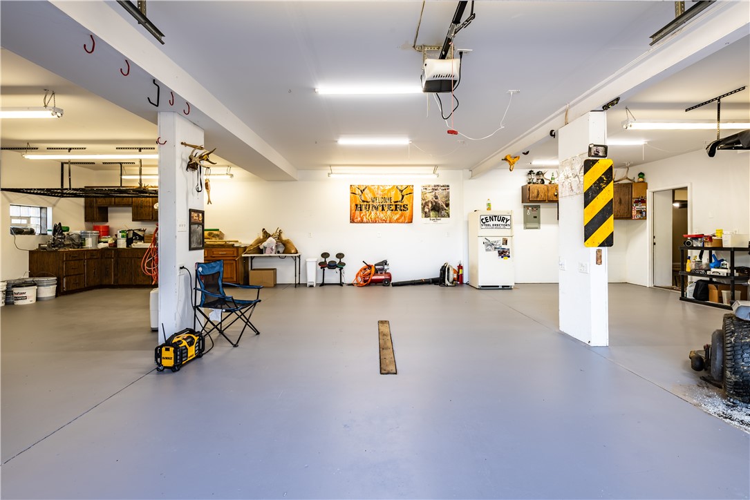 Clay Twp, Pennsylvania 16061, United States, 4 Bedrooms Bedrooms, ,4 BathroomsBathrooms,Residential,Active,222427