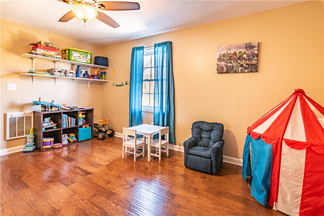 Clay Twp, Pennsylvania 16061, United States, 4 Bedrooms Bedrooms, ,4 BathroomsBathrooms,Residential,Active,222427