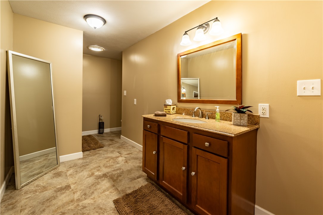 Clay Twp, Pennsylvania 16061, United States, 4 Bedrooms Bedrooms, ,4 BathroomsBathrooms,Residential,Active,222427