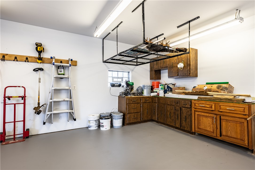 Clay Twp, Pennsylvania 16061, United States, 4 Bedrooms Bedrooms, ,4 BathroomsBathrooms,Residential,Active,222427