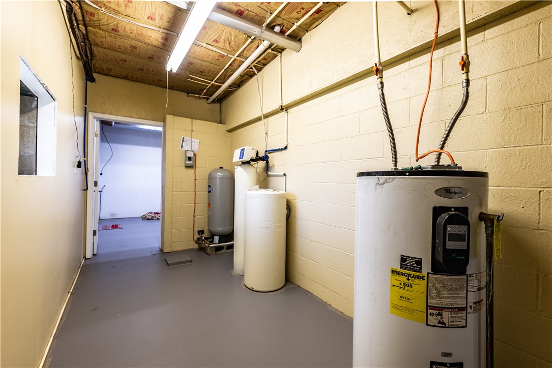 Clay Twp, Pennsylvania 16061, United States, 4 Bedrooms Bedrooms, ,4 BathroomsBathrooms,Residential,Active,222427