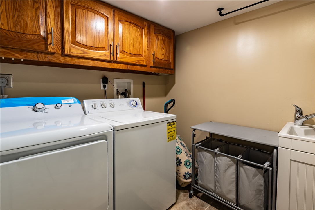 Clay Twp, Pennsylvania 16061, United States, 4 Bedrooms Bedrooms, ,4 BathroomsBathrooms,Residential,Active,222427