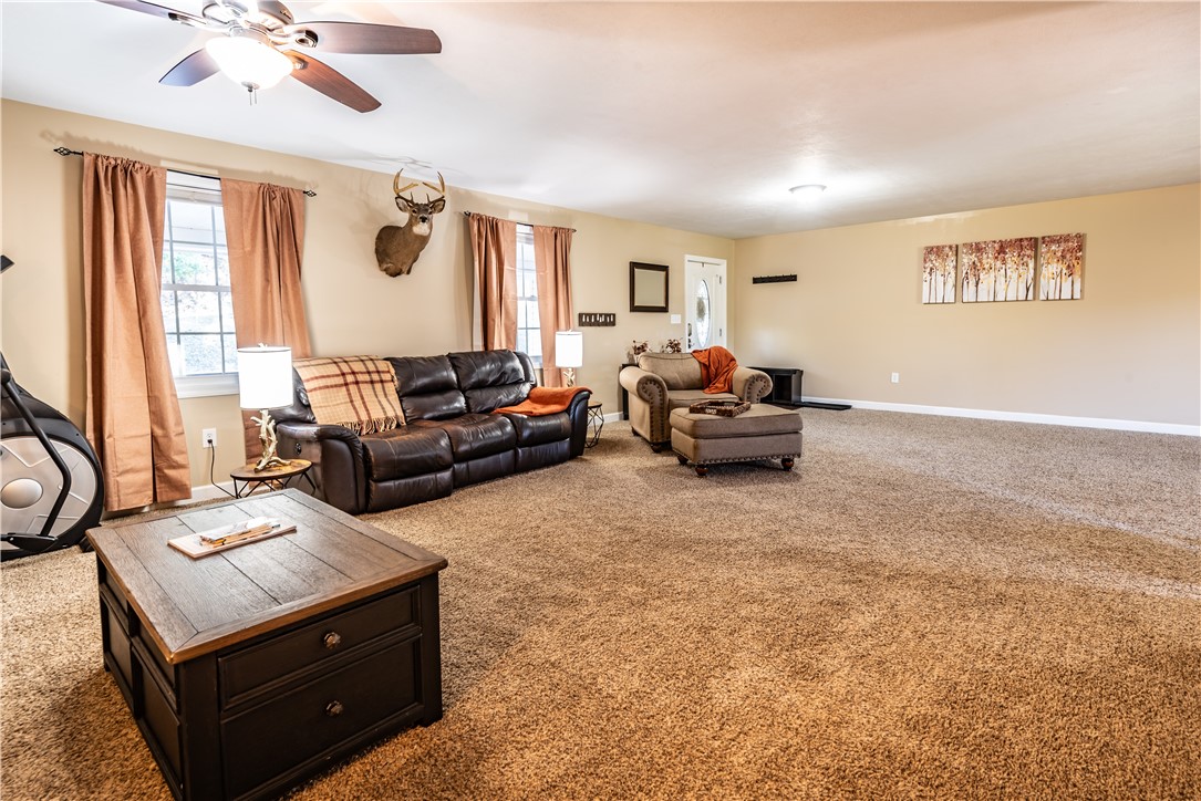 Clay Twp, Pennsylvania 16061, United States, 4 Bedrooms Bedrooms, ,4 BathroomsBathrooms,Residential,Active,222427