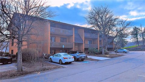 Photo of 406 Mcknight Park Dr, Pittsburgh, PA 15237 (MLS # 1745672)