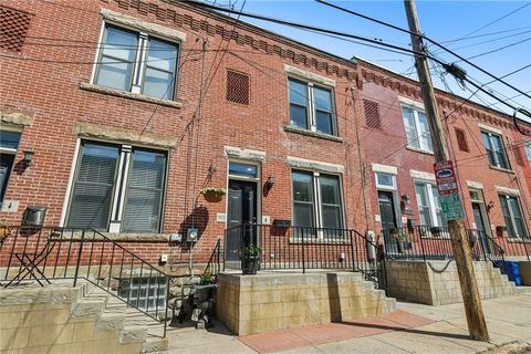 Photo of 5853 Pierce St, Pittsburgh, PA 15232 (MLS # 1738375)
