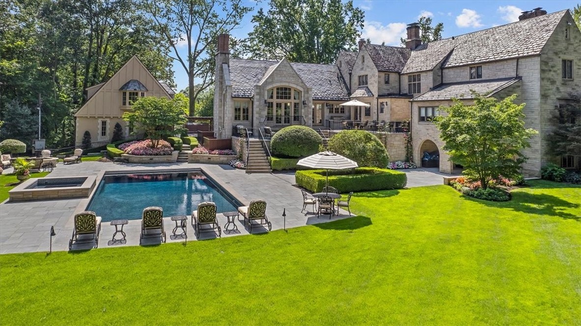 134 South Dr
