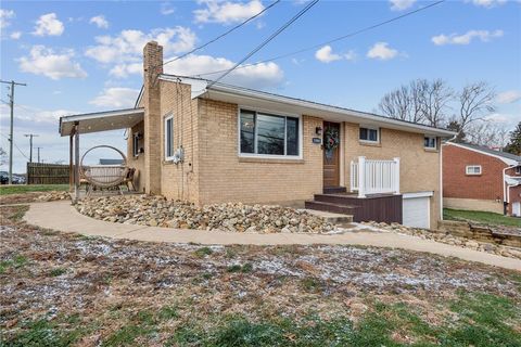Photo of 1000 Colfax St, Springdale, PA 15144 (MLS # 1733455)
