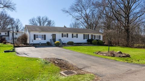 Photo of 7 Manor Ave, New Castle, PA 16105 (MLS # 1742113)