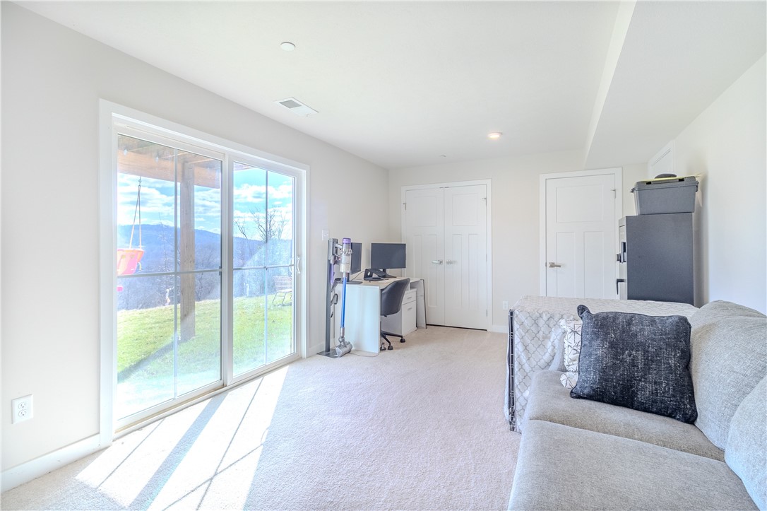 Indiana Twp - Nal, Pennsylvania 15024, United States, 3 Bedrooms Bedrooms, ,3 BathroomsBathrooms,Residential,Active,94570
