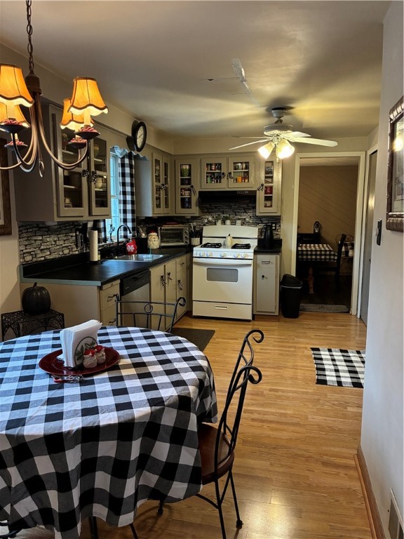 Murrysville, Pennsylvania 15668, United States, 3 Bedrooms Bedrooms, ,3 BathroomsBathrooms,Residential,Active,246523