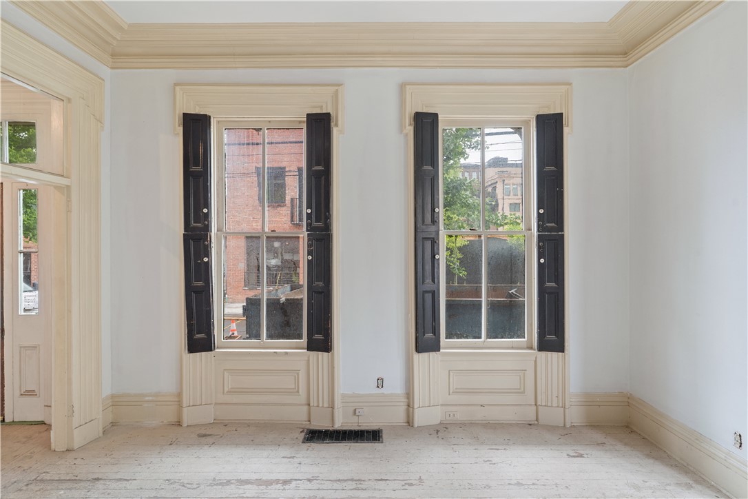 524 Locust Pl