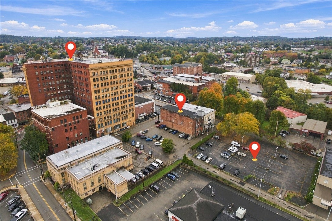 48-52 W Main St