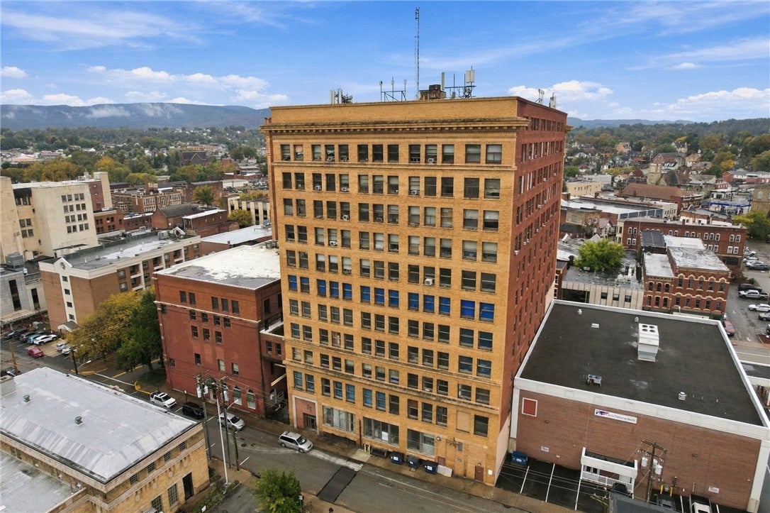 48-52 W Main St