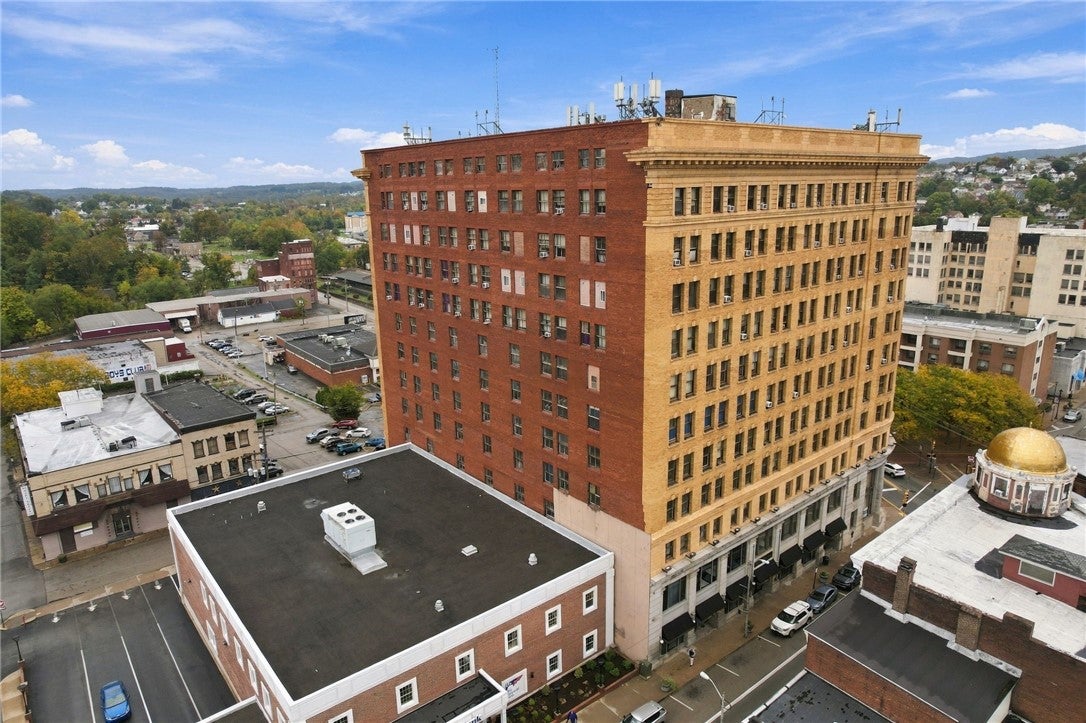 48-52 W Main St