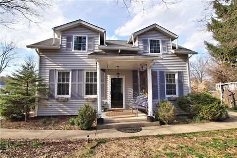 2369 Harrow Rd Upper St. Clair PA 15241