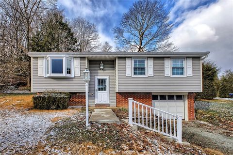 Photo of 532 Waterbury Dr, Greensburg, PA 15601 (MLS # 1737198)