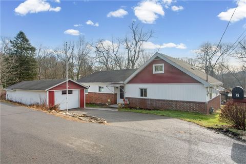 Photo of 2 Lakeside Dr, Evans City, PA 16033 (MLS # 1736735)