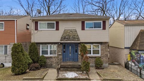 Photo of 1054-1056 Cleveland Ave, Brackenridge, PA 15014 (MLS # 1742012)