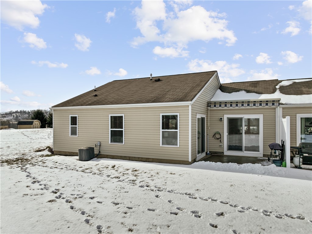 Jefferson Hills, Pennsylvania 15025, United States, 3 Bedrooms Bedrooms, ,2 BathroomsBathrooms,Residential,Contingent,12296