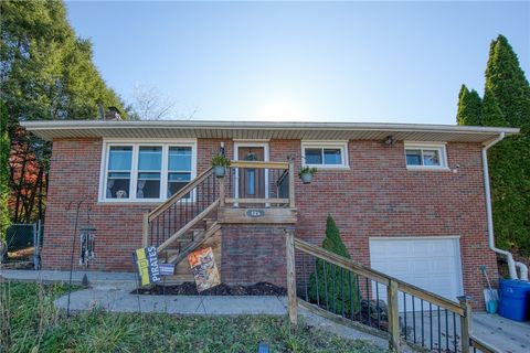 Photo of 125 Clinton Ave, Butler, PA 16001 (MLS # 1727736)